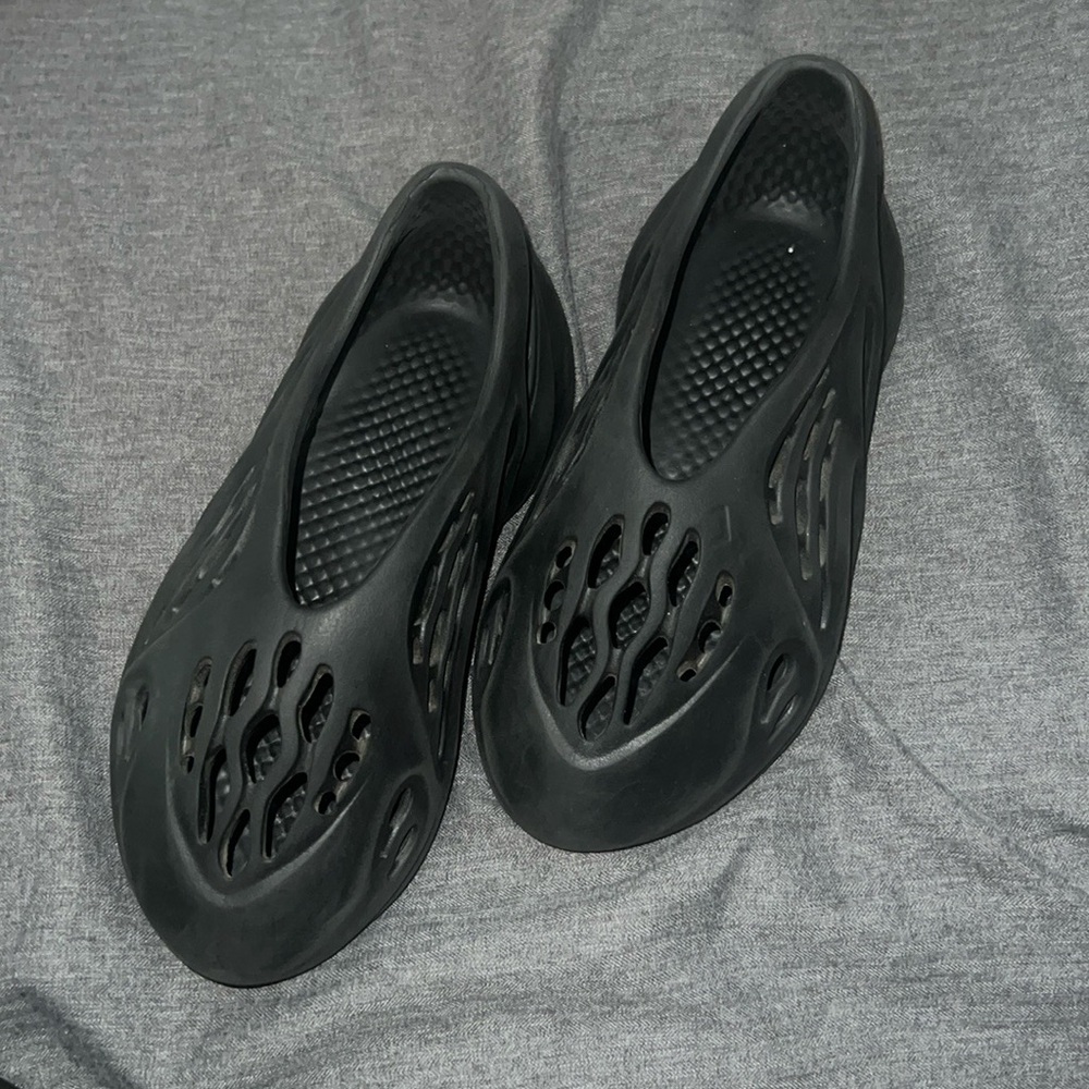 Foam runner shoes